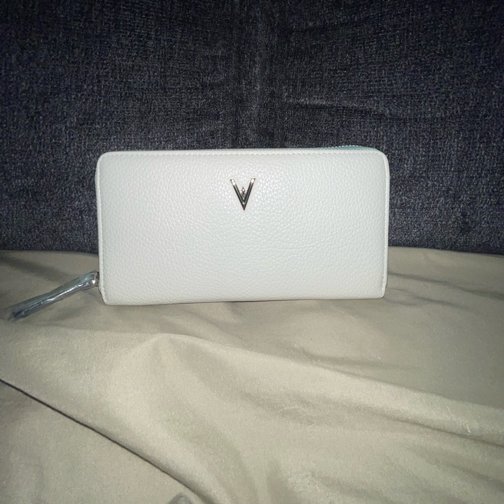Vanessa Williams Wallet